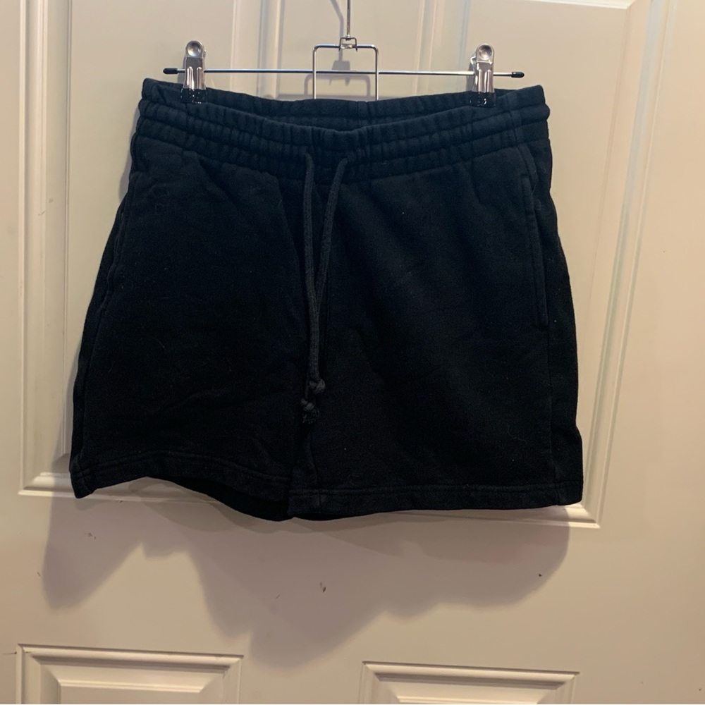 Aritzia TNA TNAction Cozy Fleece Sweatfleece Boyfriend Mid-thigh Shorts Size M